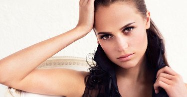 Alicia Vikander fala sobre Tomb Raider na revista Total Film